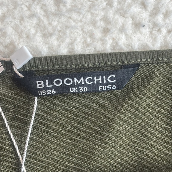 NWT BloomChic Womens Olive Green Drawstring Overall Romper Pockets PLUS SIZE 26 - Picture 2 of 14